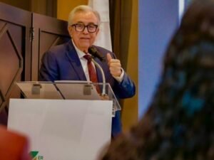 Gobernador de Sinaloa declara ante la FGR tras acusación de EE.UU.