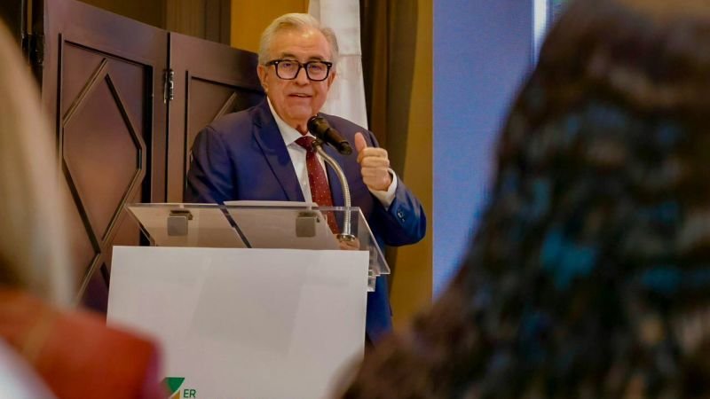 Gobernador de Sinaloa declara ante la FGR tras acusación de EE.UU.