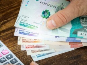 Colombianos reducen su carga de deudas pese a tasas de interés altas