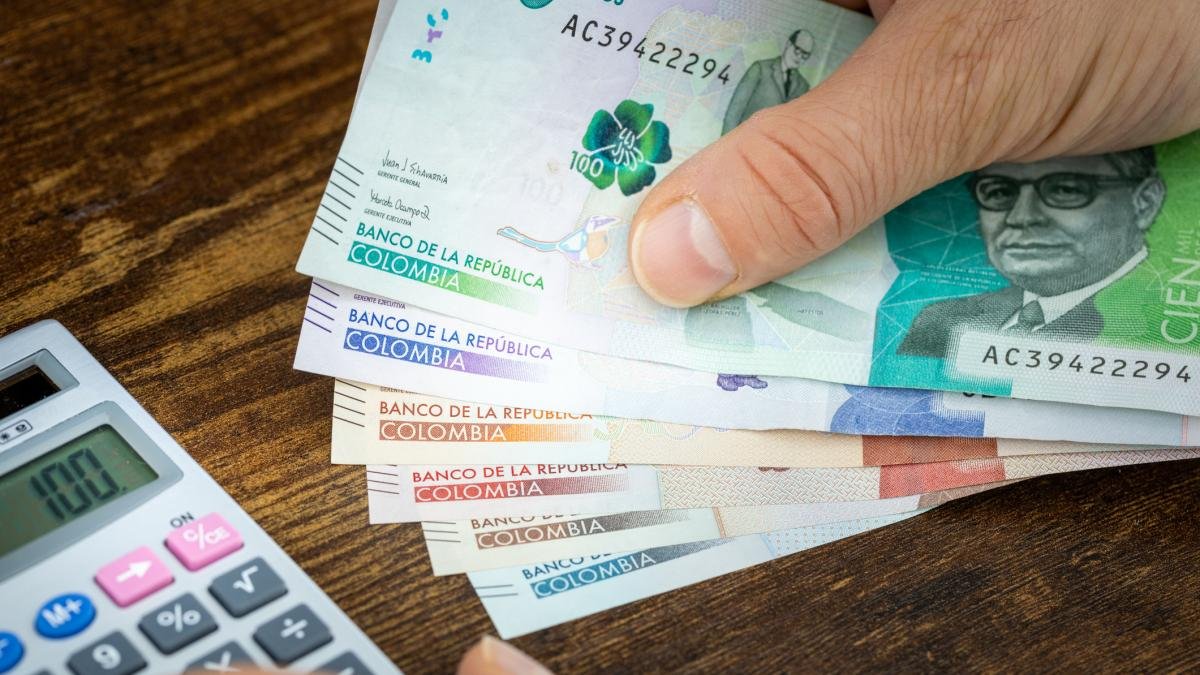 Colombianos reducen su carga de deudas pese a tasas de interés altas