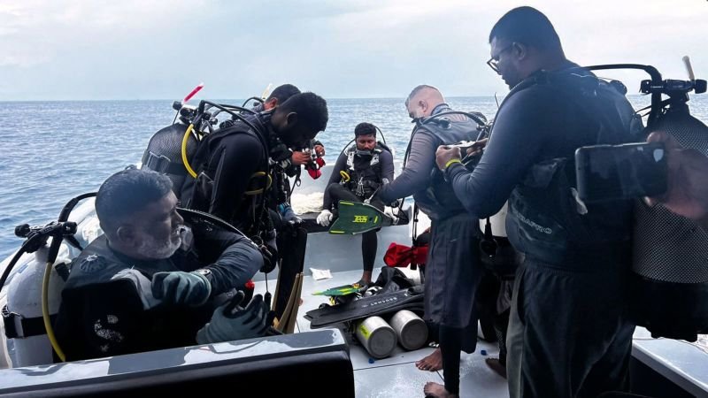Recuperan dos cuerpos de buzos italianos en cueva submarina de Maldivas
