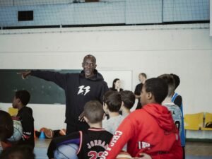 El alcalde negro y musulmán que está cambiando la Francia real