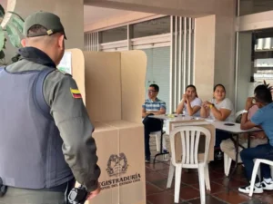Cómo denunciar fraudes electorales en Colombia: guía completa 2026