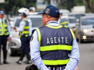 Ataque con bombas incendiarias contra agentes de tránsito en Cali