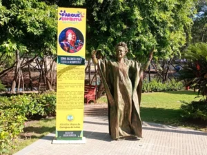Cartagena despide a Totó La Momposina ante su escultura eterna
