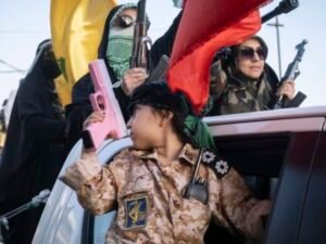Irán arma a civiles y desafía las amenazas de guerra de Trump