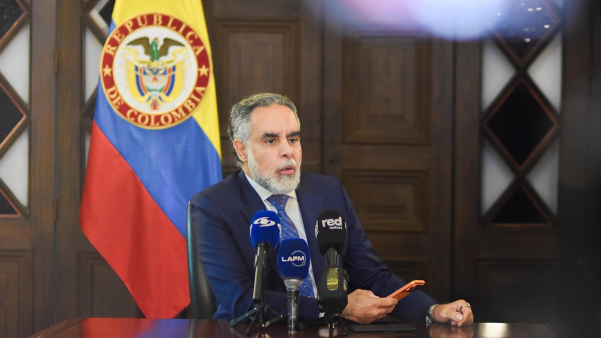 Ataque a sede de Paloma Valencia alarma a Colombia a días de elecciones