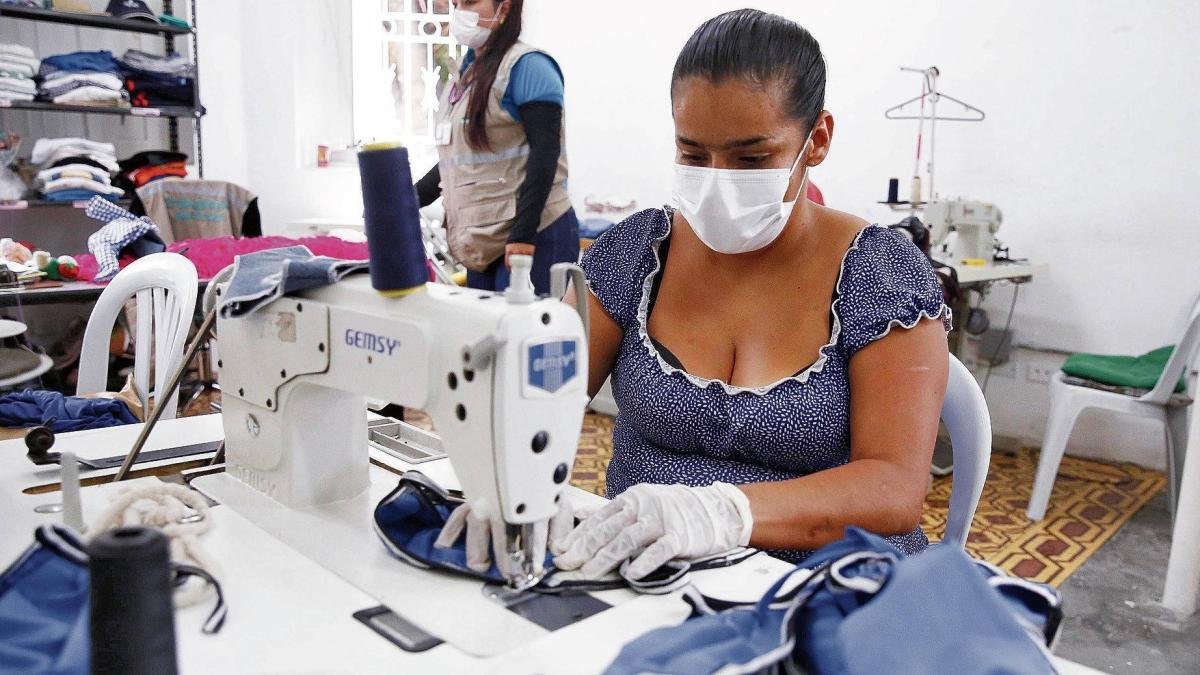 Crisis petroquímica dispara hasta 100% el costo de insumos textiles