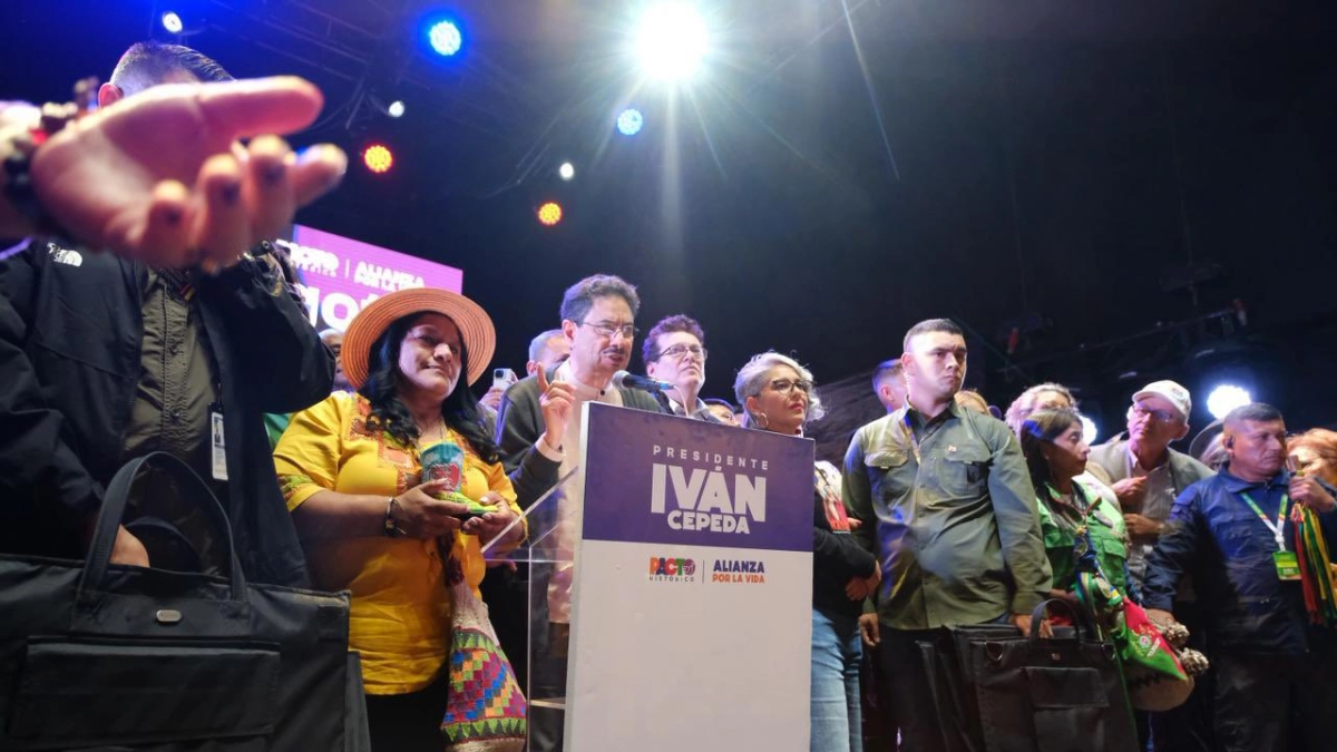 Cepeda en campaña privada: CNE bajo presión por participación política
