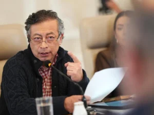 Petro cierra gobierno con 45,3% de aprobación a dos meses del fin
