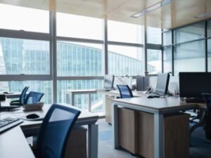 IA y empleo: no te quita el trabajo, pero sí lo transforma