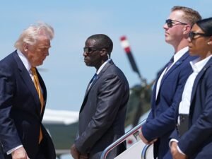 Trump llega a China con Musk, Cook y Huang para negociar tecnología