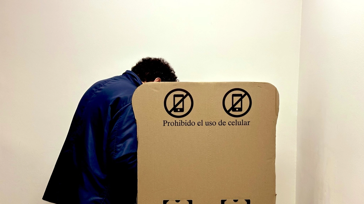 Colombianos en el exterior votan: filas, refuerzos y desinformación