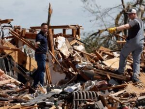 Tornado arrasa Mineral Wells, Texas, en sexto día de tormentas