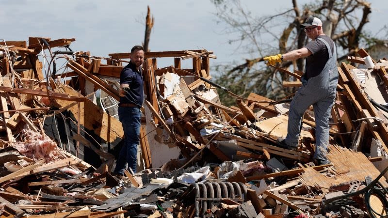 Tornado arrasa Mineral Wells, Texas, en sexto día de tormentas