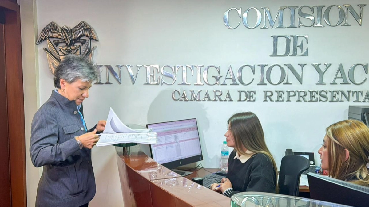 Claudia López denuncia a Petro por participación política ilegal
