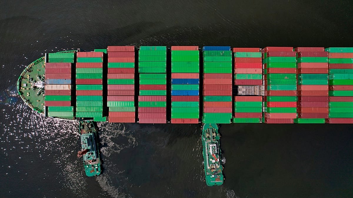 Escasez de combustible marítimo amenaza precios globales por guerra en Irán