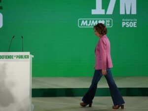 Sánchez felicita a Moreno tras el peor resultado histórico del PSOE andaluz