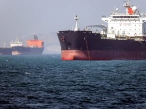 Irán abre el estrecho de Ormuz a petroleros asiáticos mientras Trump visita a Xi