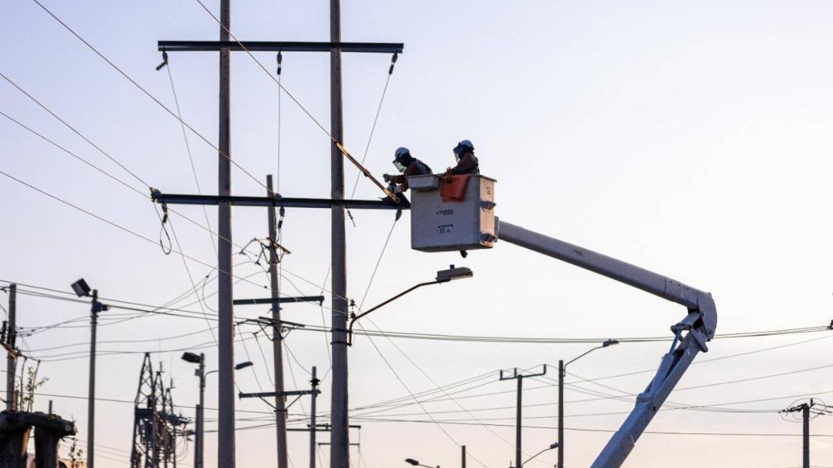 Colombia agiliza conexión de energía a la red para evitar apagones