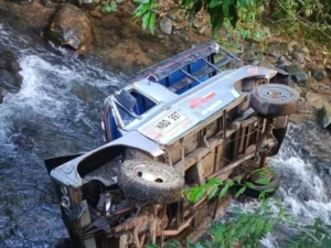 Accidente en zona rural de Cali: campero cayó a río y dejó un muerto