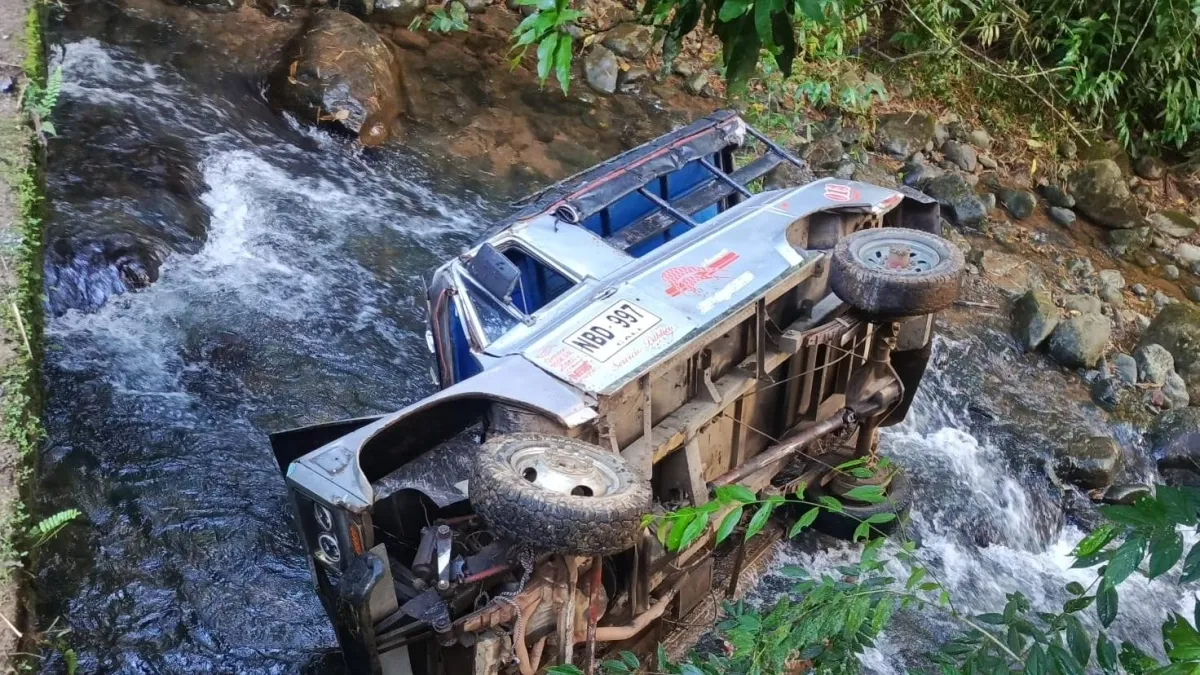 Accidente en zona rural de Cali: campero cayó a río y dejó un muerto