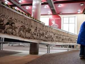 El Tapiz de Bayeux se expone por primera vez en toda su longitud