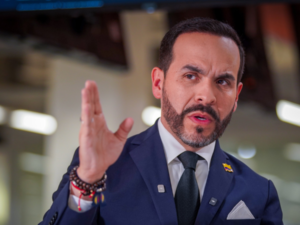 CNE archiva caso contra De la Espriella y consolida su candidatura presidencial