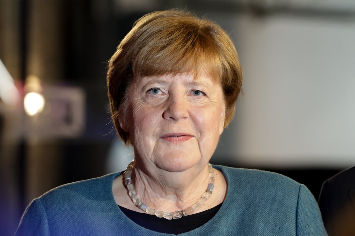 Merkel sigue cautivando a Alemania cuatro años después del poder