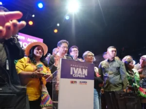 Cepeda pide llenar Colombia de murales en cierre de campaña presidencial