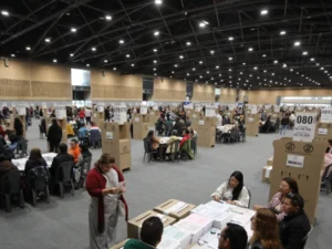 Elecciones Colombia 2026: votos para reposición y líderes en encuestas