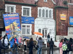 Sede de campaña de Valencia y Oviedo, vandalizada en Bogotá