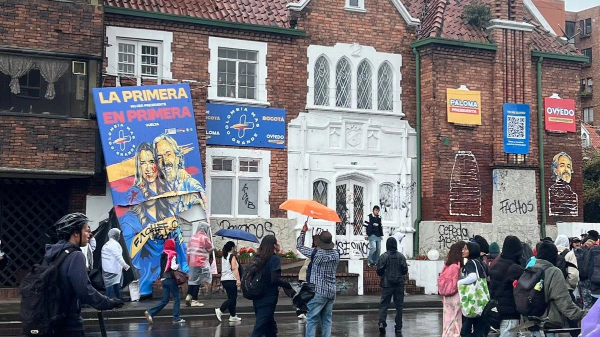 Sede de campaña de Valencia y Oviedo, vandalizada en Bogotá
