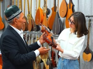 Música y artesanía que mantienen viva la Ruta de la Seda