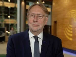 La UE aprueba el Acuerdo de Turnberry con salvaguardias ante Trump