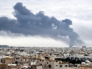 Irán bombardea Kuwait y Baréin mientras el pulso con EE.UU. escala
