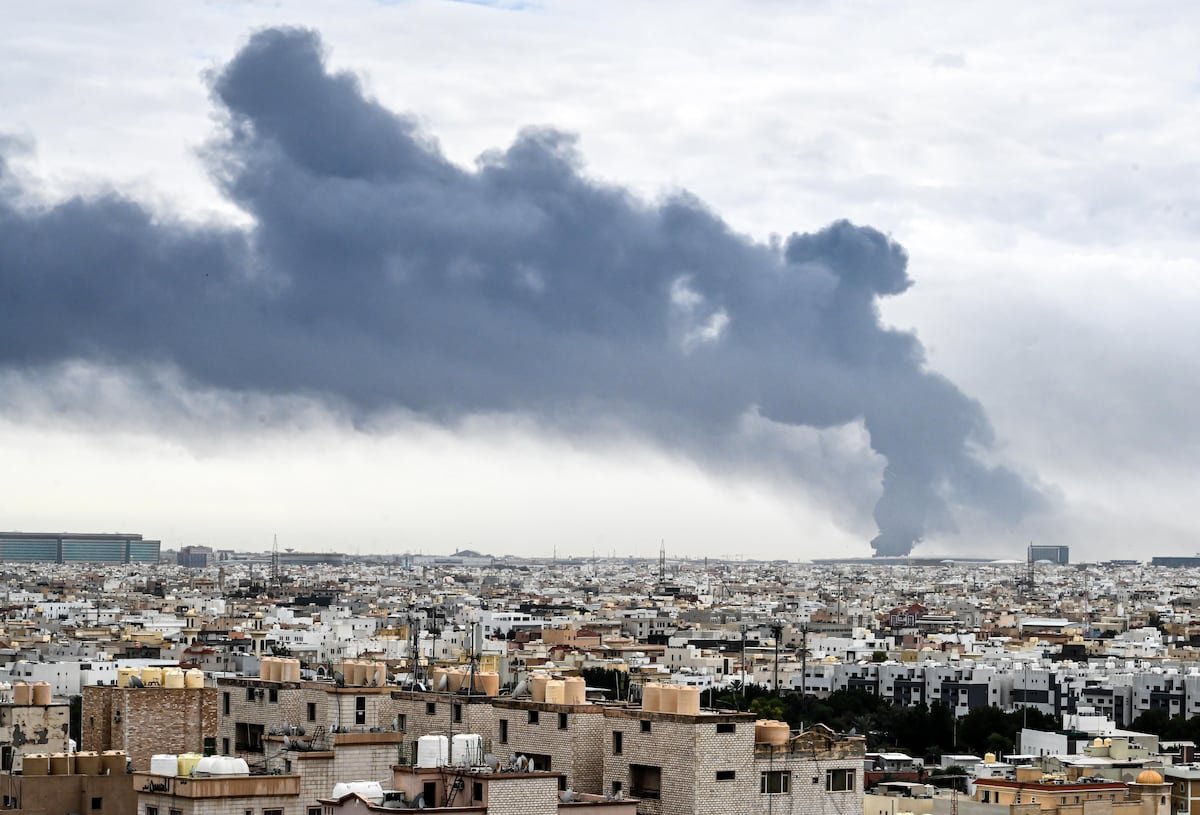 Irán bombardea Kuwait y Baréin mientras el pulso con EE.UU. escala