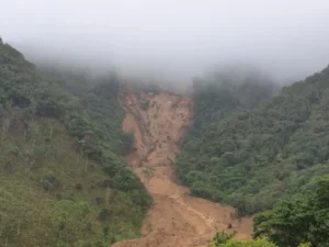 Evacúan 40 familias en Cauca por derrumbe y riesgo de avalancha