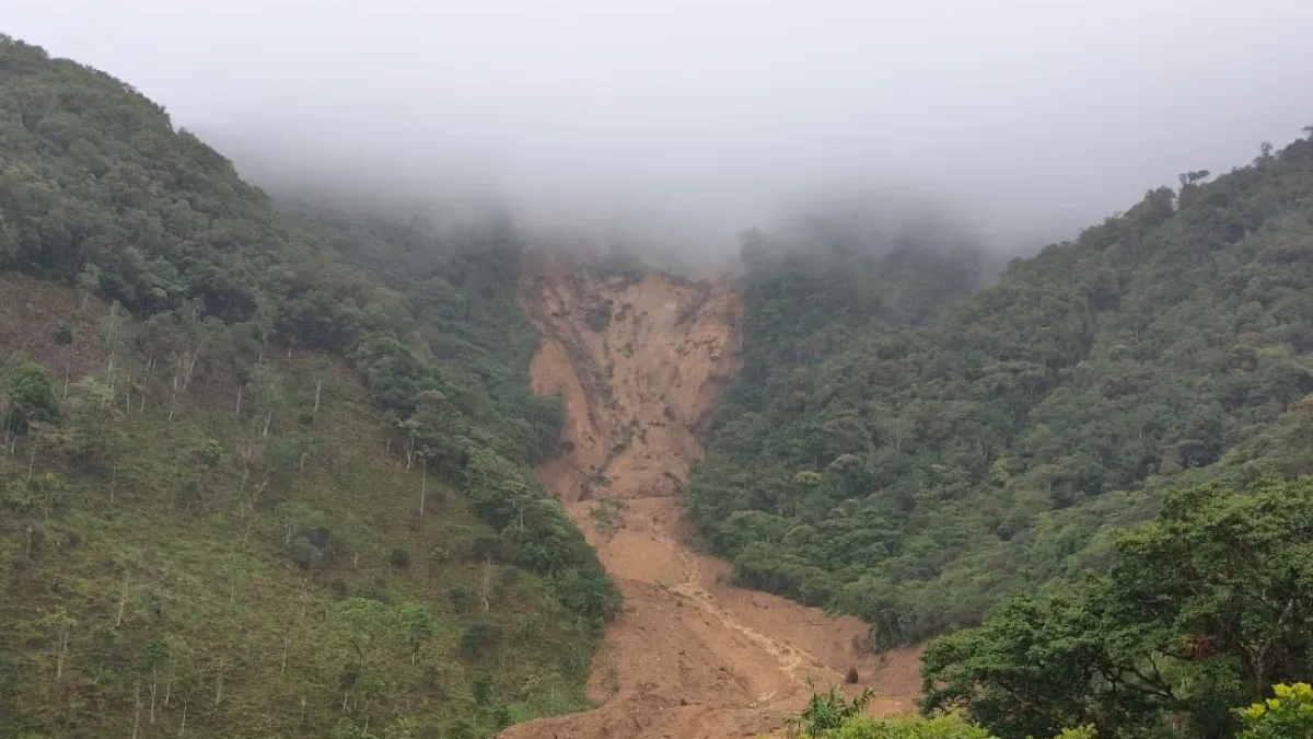 Evacúan 40 familias en Cauca por derrumbe y riesgo de avalancha
