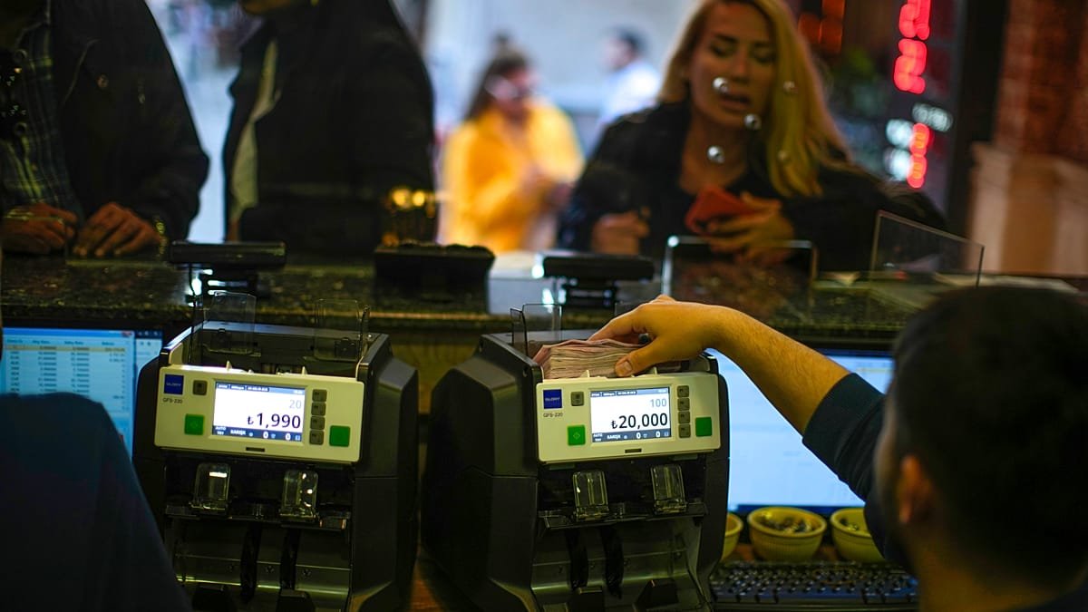El turco que amaneció multimillonario por un error de software bancario