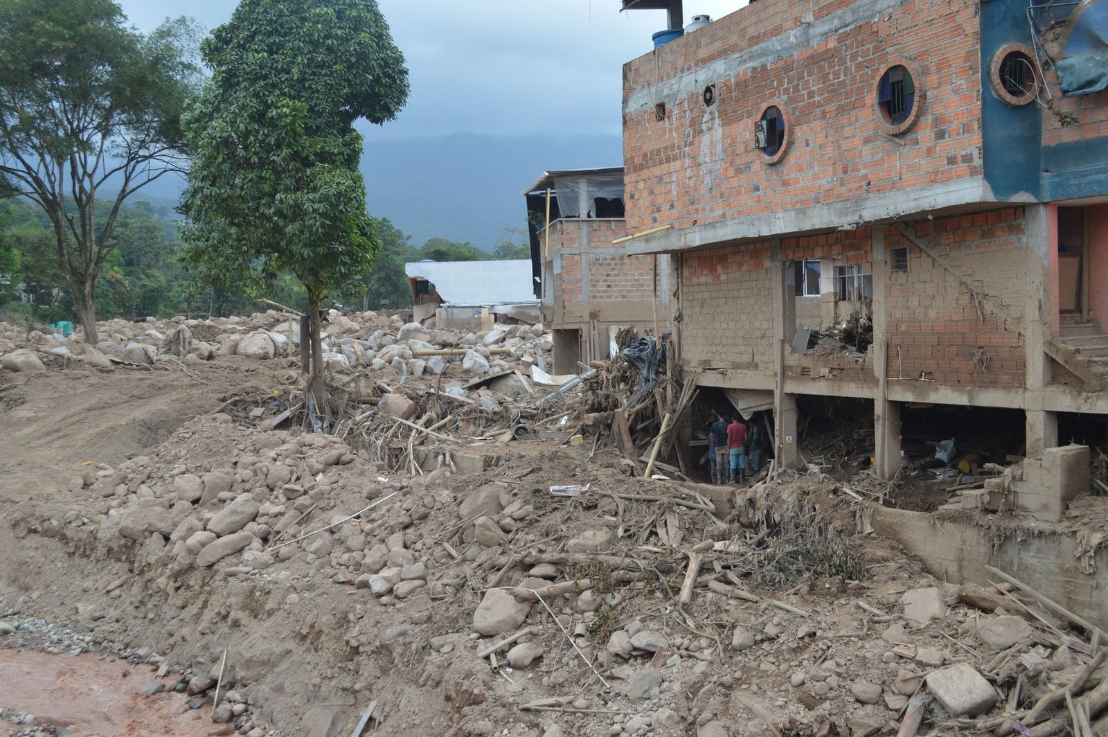 99 combatientes dejan las armas en Putumayo en hito de paz en Colombia
