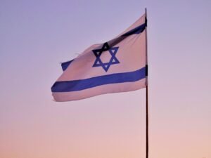 Israel y Hezbolá ignoran el alto el fuego mientras crece la tensión