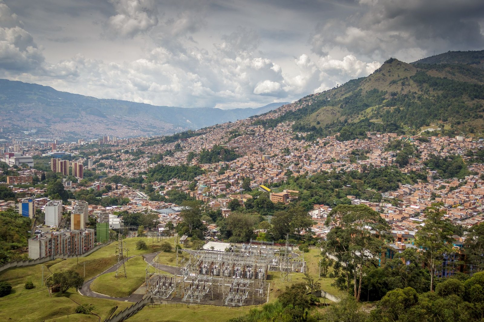 Colombia integra baterías a su red eléctrica para guardar energía limpia