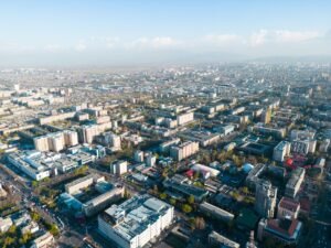 Bishkek borra su pasado soviético entre grúas y polémica