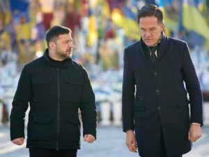 Jefe de la OTAN visita Kiev en plena escalada de ataques rusos