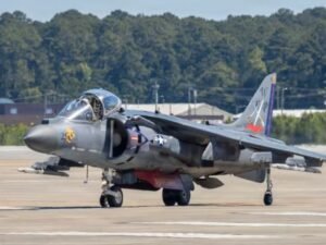 El Harrier, el avión sin pista, se retira tras 55 años de combate