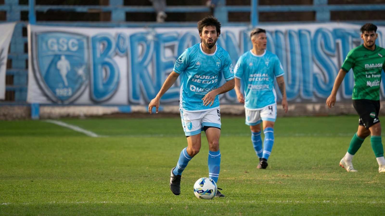 Cepeda busca el centro en segunda vuelta y Claudia López le responde