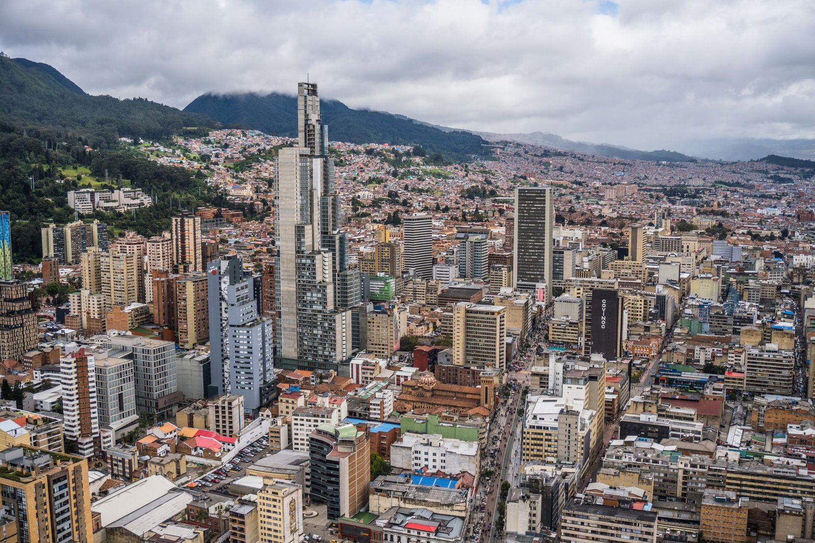 Cepeda cierra campaña en Bogotá antes de segunda vuelta del 21 de junio