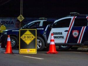 Guarda arrojada a las vías del MIO en Cali: violencia en el transporte