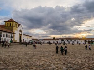 Colombia Mayor suspende pagos tres días por segunda vuelta presidencial